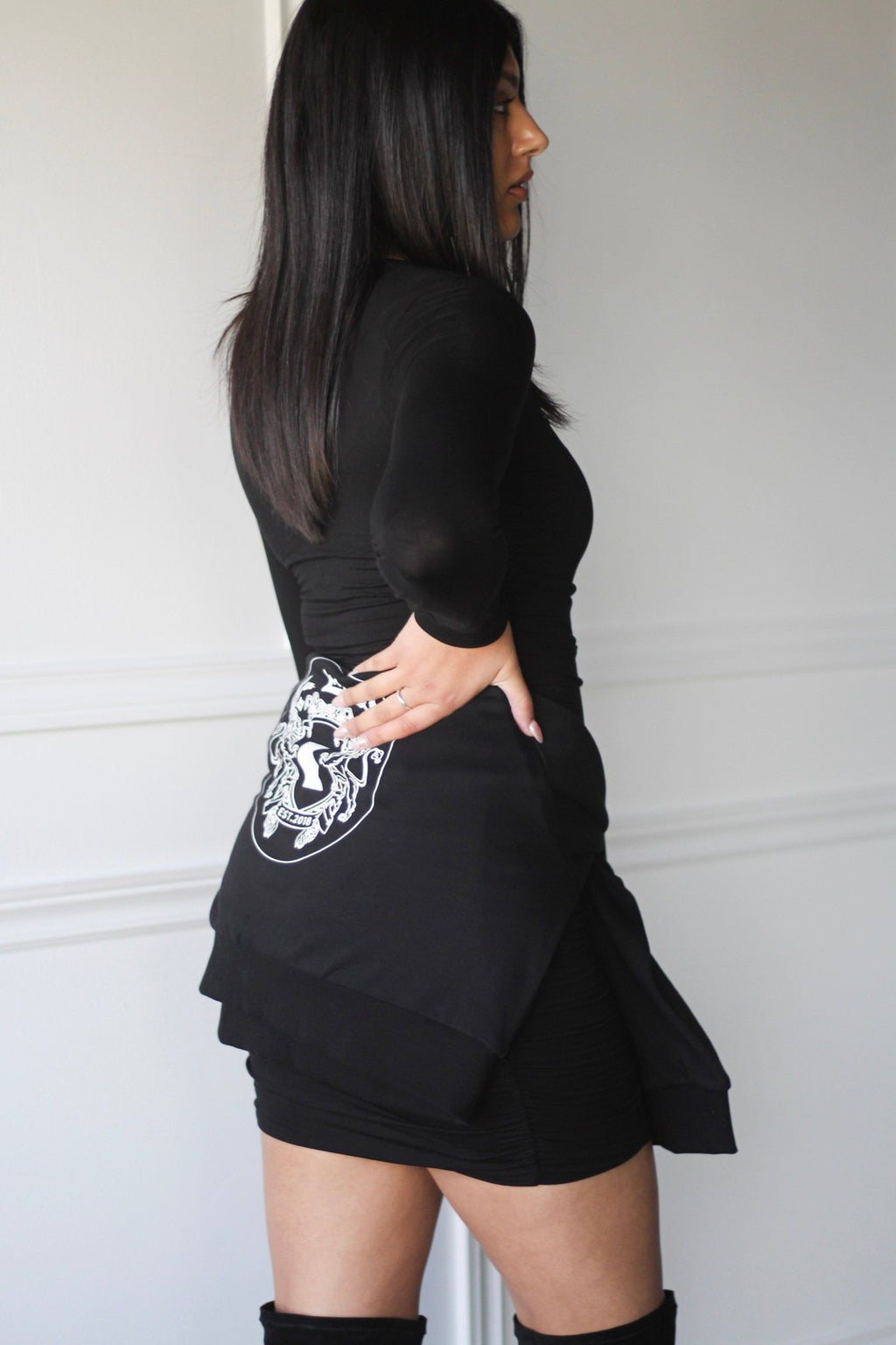 Crest Sweatshirt - EMMYDEVEAUX